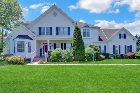 66 Canterbury Dr, Wading River, NY 11792