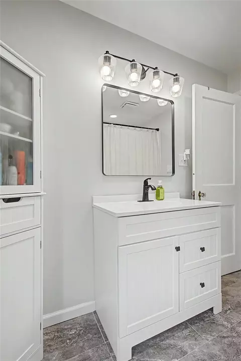 Bath - 75 S Randolph Ave, Poughkeepsie, NY 12601 photo 3 of 3