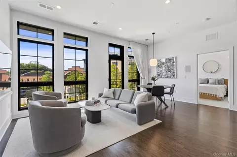 100 Legend Dr #206, Mount Pleasant, NY 10591