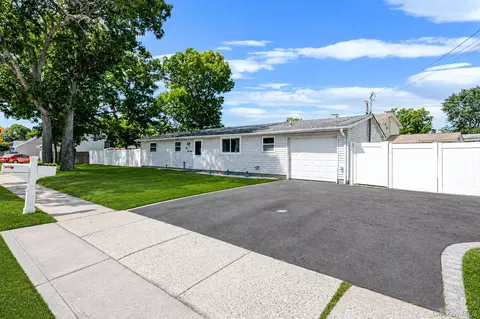 100 Patchogue Holbrook Rd, Lake Ronkonkoma, NY 11779