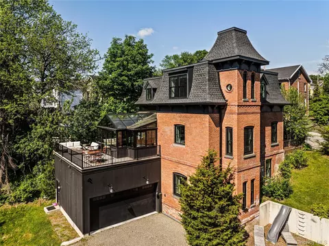 33 Davis St, Beacon, NY 12508