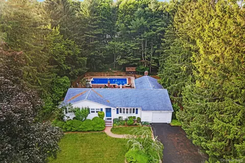 54 Randall Rd, Wading River, NY 11792