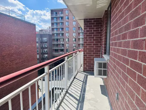 Exterior - 136-17 Maple Ave #5A, New York, NY 11355 photo 1 of 3