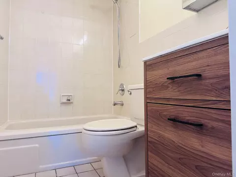 Bath - 136-17 Maple Ave #5A, New York, NY 11355 photo 1 of 2