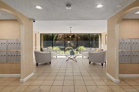 Entry Way - 150 Overlook #5F, Peekskill, NY 10566 photo 1 of 1
