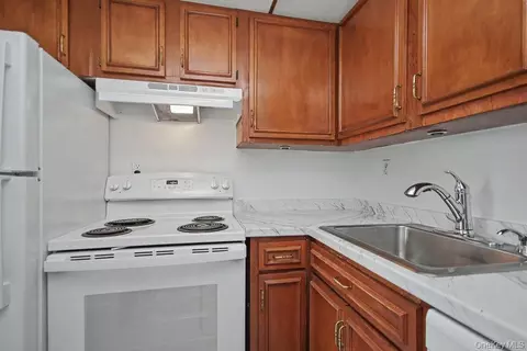 Kitchen - 150 Overlook #5F, Peekskill, NY 10566 photo 3 of 4