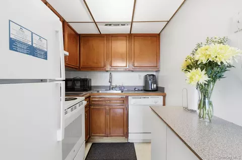 Kitchen - 150 Overlook #5F, Peekskill, NY 10566 photo 1 of 2