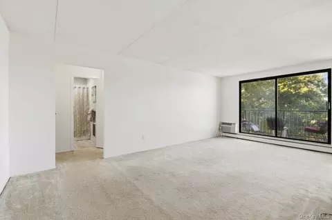Living - 150 Overlook #5F, Peekskill, NY 10566 photo 2 of 7
