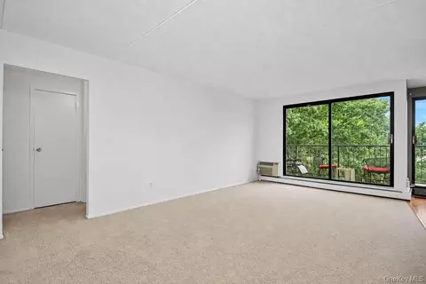 Living - 150 Overlook #5F, Peekskill, NY 10566 photo 2 of 6