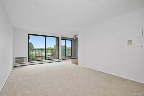 Living - 150 Overlook #5F, Peekskill, NY 10566 photo 3 of 6