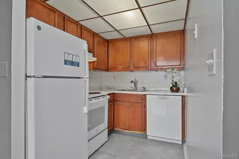 Kitchen - 150 Overlook #5F, Peekskill, NY 10566 photo 4 of 4