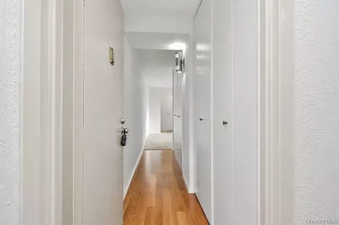 Entry Way - 150 Overlook #5F, Peekskill, NY 10566 photo 1 of 2