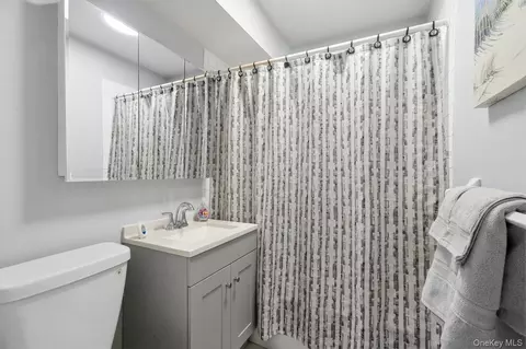 Bath - 150 Overlook #5F, Peekskill, NY 10566 photo 1 of 1