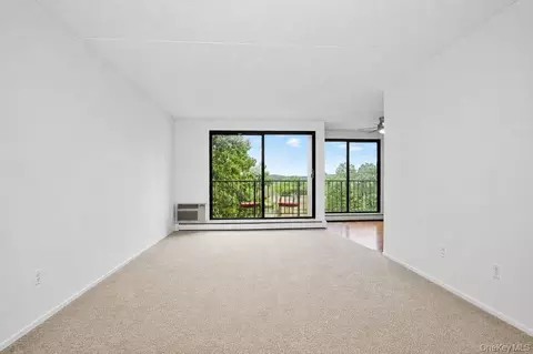 Living - 150 Overlook #5F, Peekskill, NY 10566 photo 5 of 6