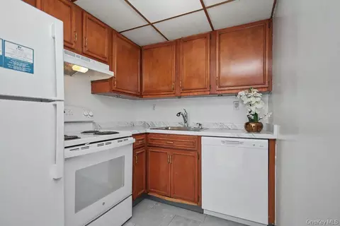 Kitchen - 150 Overlook #5F, Peekskill, NY 10566 photo 1 of 4