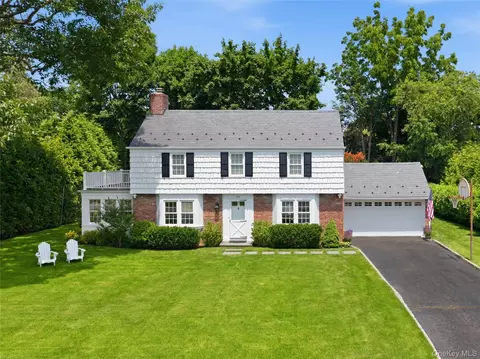 107 Dogwood Ln, North Hempstead, NY 11030