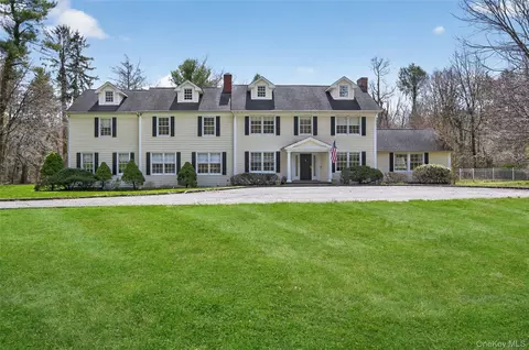 1862 Muttontown Rd, Syosset, NY 11791