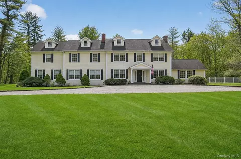 1862 Muttontown Rd, Syosset, NY 11791