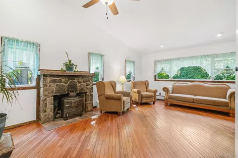 Living - 3 Echo Trl, Monroe, NY 10950 photo 1 of 4