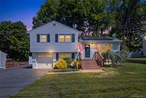 24 Maplewood Blvd, Ramapo, NY 10901