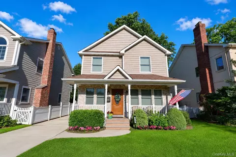 369 Euston Rd S, Garden City, NY 11530