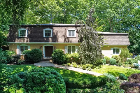 44 Koenig Dr, Oyster Bay, NY 11771