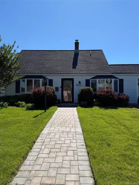35 Ranch Ln, Levittown, NY 11756