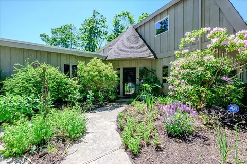 35 Melrose Pkwy, Brookhaven, NY 11772
