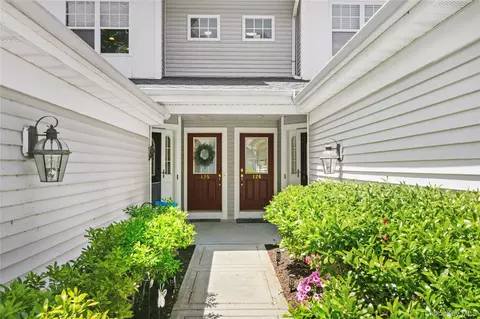 Entry Way - 125 Riverbend Dr, Peekskill, NY 10566 photo 1 of 3