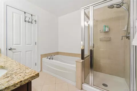 Bath - 125 Riverbend Dr, Peekskill, NY 10566 photo 4 of 5