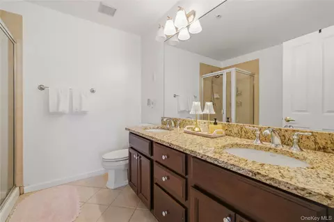 Bath - 125 Riverbend Dr, Peekskill, NY 10566 photo 2 of 5