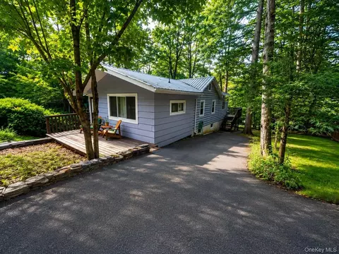 63 E Kenoza Pl, Bethel, NY 12778