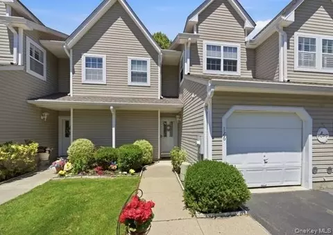 126 Erin Ln, Setauket, NY 11733