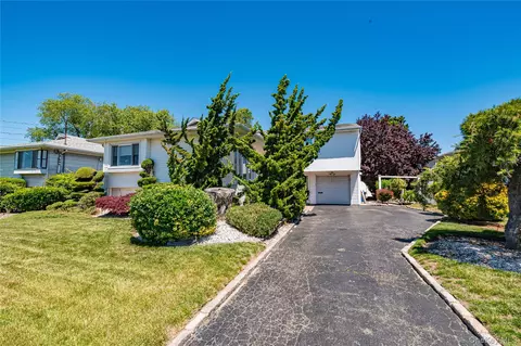 36 Elaine Dr, Oceanside, NY 11572