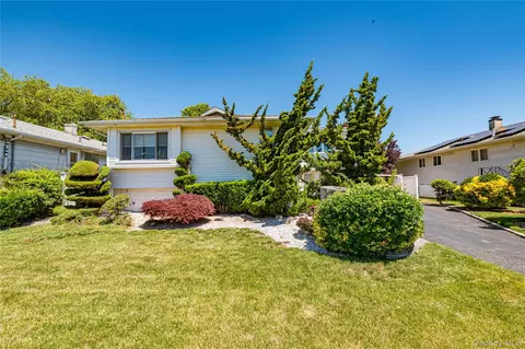 36 Elaine Dr, Oceanside, NY 11572
