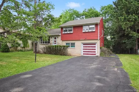 41 Beers Dr, Middletown, NY 10940