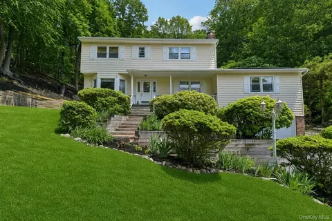 7 Diana Hl, Huntington, NY 11743