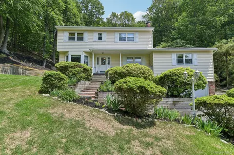 7 Diana Hl, Huntington, NY 11743