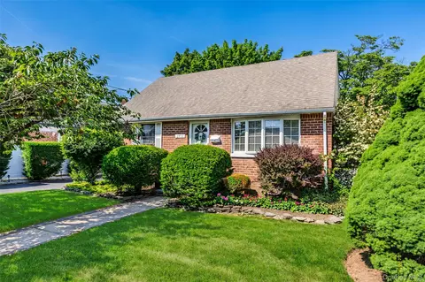 2453 Aberdeen St, East Meadow, NY 11554