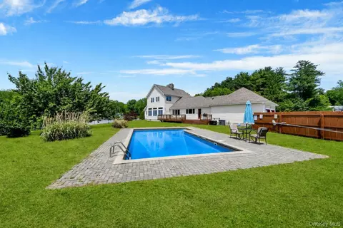 99 Whitlock Rd, Mount Hope, NY 10963