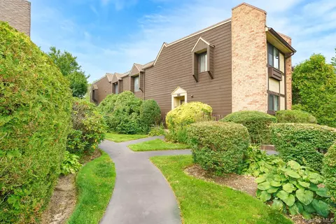 91 Southgate Cir, Massapequa Park, NY 11762