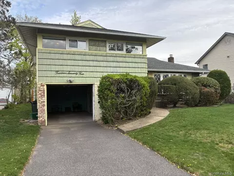 1474 Stephen Marc Ln, East Meadow, NY 11554