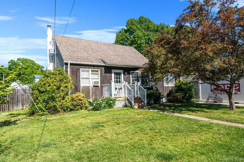 15 Millford Ave, Mastic, NY 11950