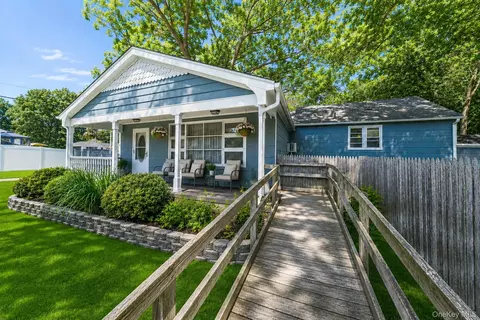 3 Curtis Dr, Sound Beach, NY 11789
