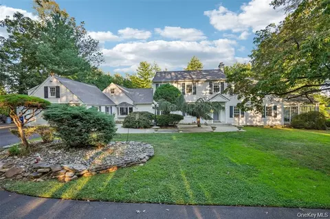 8 Abbey Rd, Orangetown, NY 10962