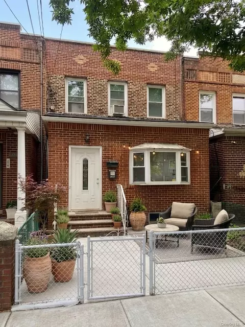 22-48 43 St, Astoria, NY 11105
