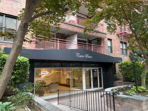 43-25 Douglaston Pkwy #2B, New York, NY 11363