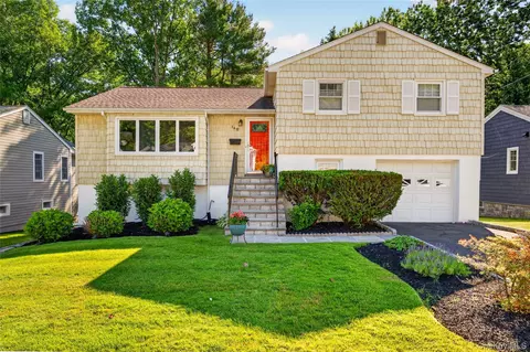 140 Saxon Dr, Mamaroneck, NY 10543