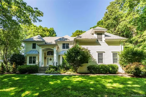 7 Duhamel Dr, East Fishkill, NY 12533
