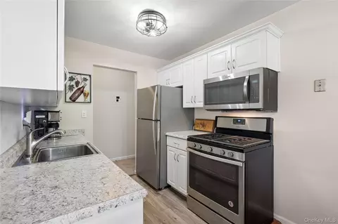 Kitchen - 260 Waverly Ave #49, Patchogue, NY 11772 photo 2 of 2
